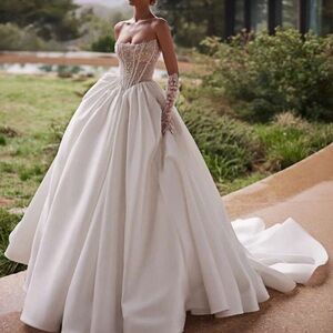 Source Unknown Elegant White Wedding Dress